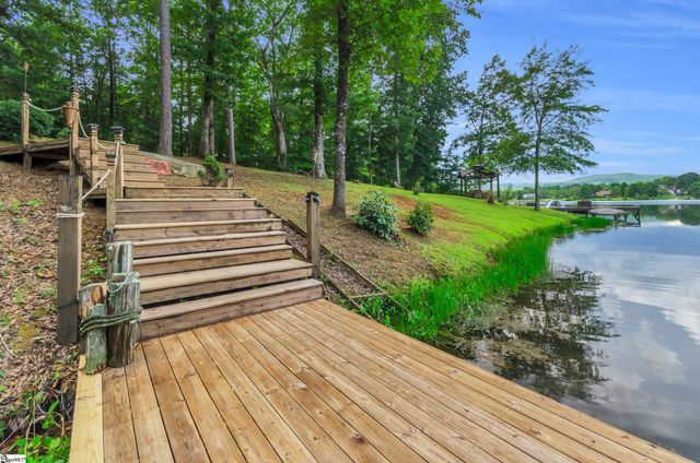 409 The Bear Boulevard, Tamassee, SC 28686