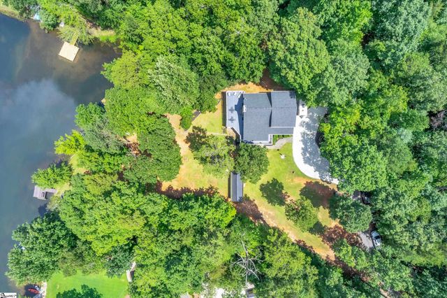 409 The Bear Boulevard, Tamassee, SC 28686