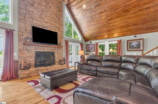 409 The Bear Boulevard, Tamassee, SC 28686