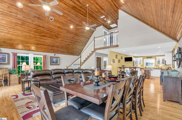 409 The Bear Boulevard, Tamassee, SC 28686