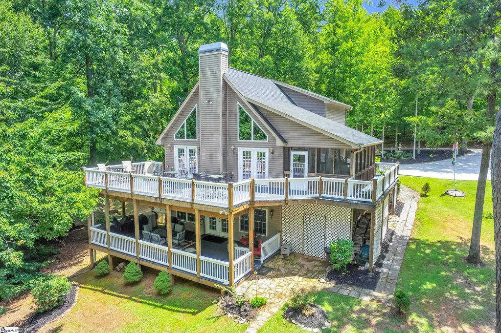 409 The Bear Boulevard, Tamassee, SC 28686
