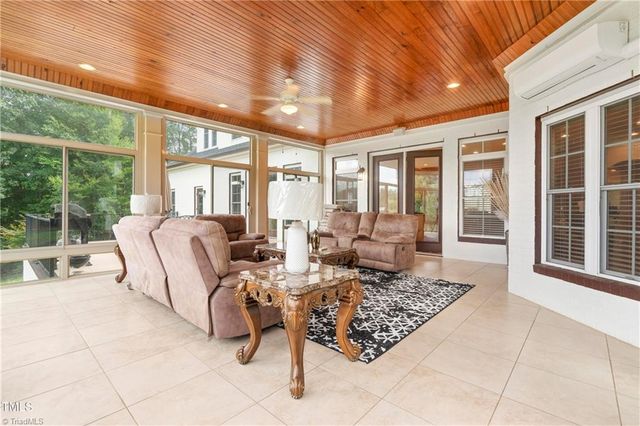 1326 Lochshire Drive, Burlington, NC 27215