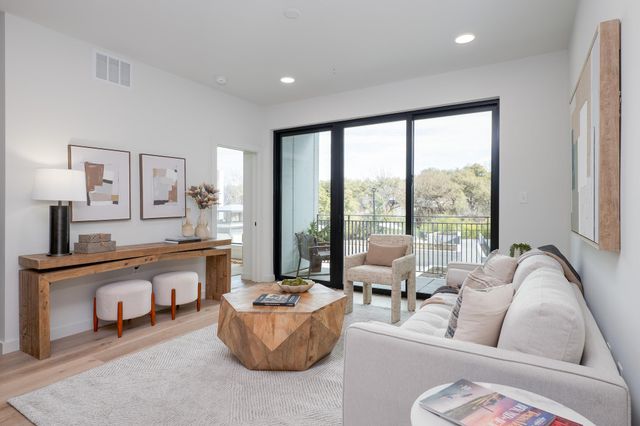 2209 S 1st ST 121, Austin, TX 78704