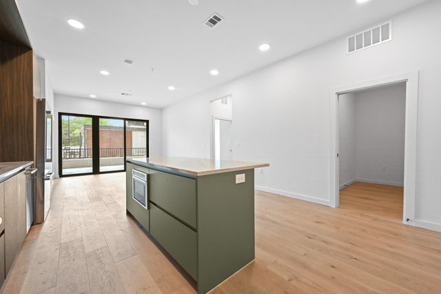 2209 S 1st ST 121, Austin, TX 78704