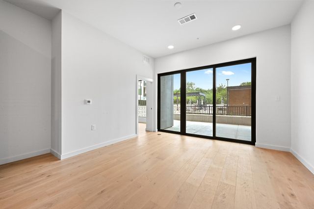 2209 S 1st ST 121, Austin, TX 78704