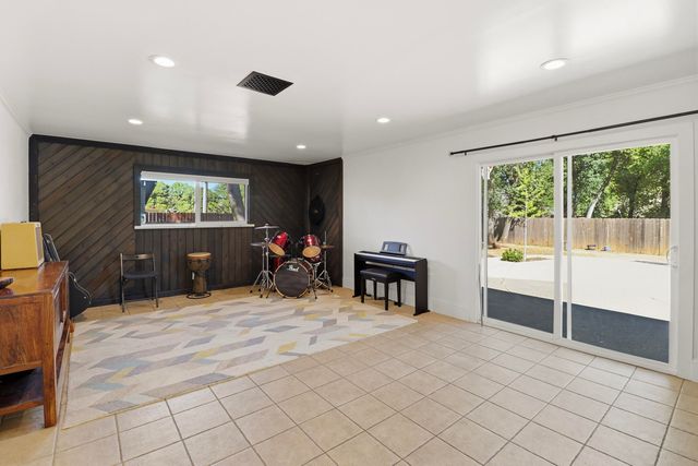 4001 Alta Mesa Drive, Redding, CA 96002