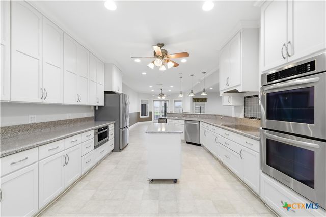 1118 E Maxwell Ditch Road, Port Lavaca, TX 77979