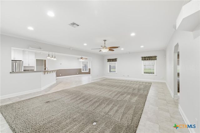 1118 E Maxwell Ditch Road, Port Lavaca, TX 77979