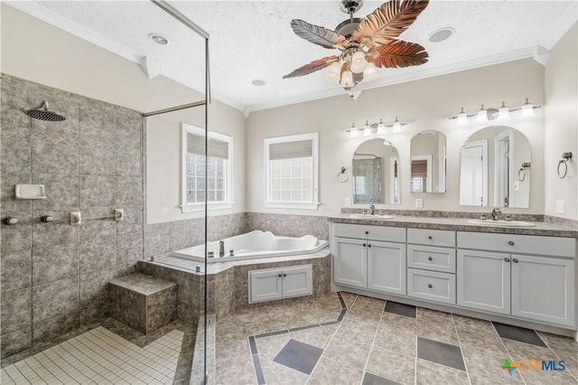 1118 E Maxwell Ditch Road, Port Lavaca, TX 77979