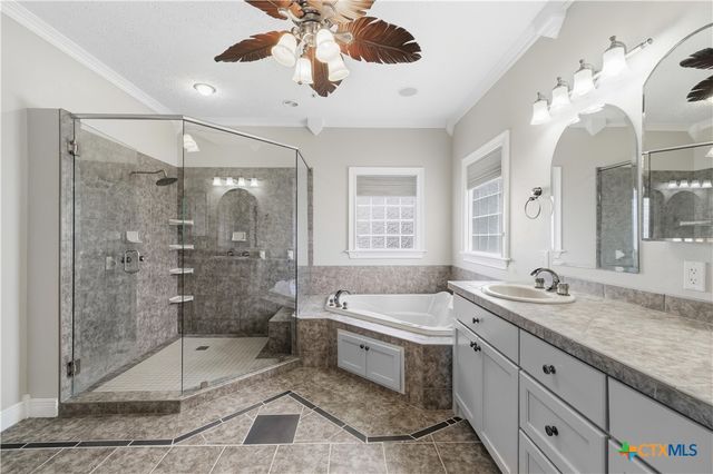 1118 E Maxwell Ditch Road, Port Lavaca, TX 77979