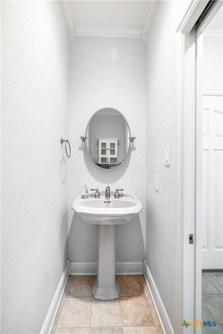 1118 E Maxwell Ditch Road, Port Lavaca, TX 77979