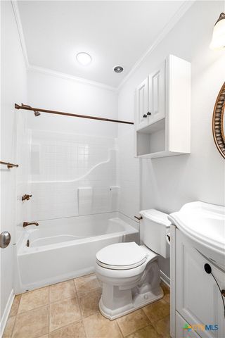 1118 E Maxwell Ditch Road, Port Lavaca, TX 77979