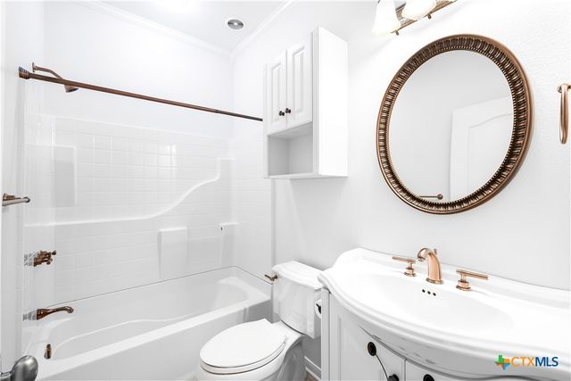 1118 E Maxwell Ditch Road, Port Lavaca, TX 77979