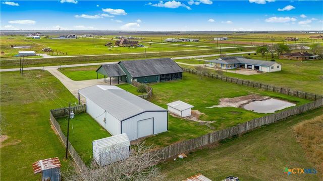 1118 E Maxwell Ditch Road, Port Lavaca, TX 77979