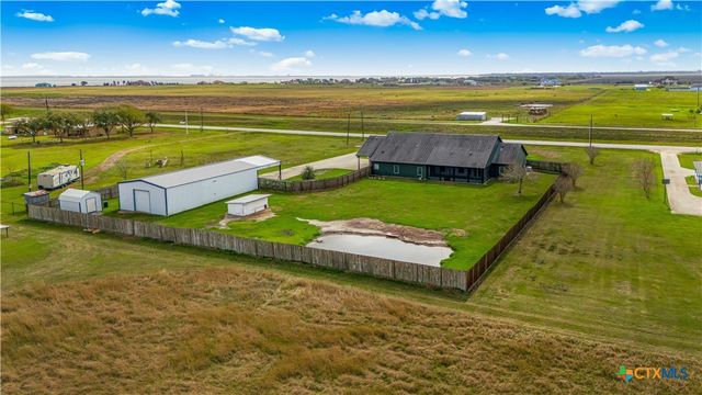 1118 E Maxwell Ditch Road, Port Lavaca, TX 77979
