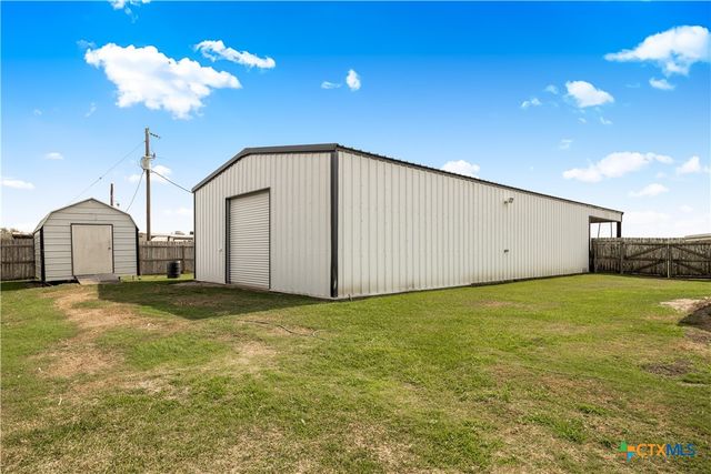 1118 E Maxwell Ditch Road, Port Lavaca, TX 77979
