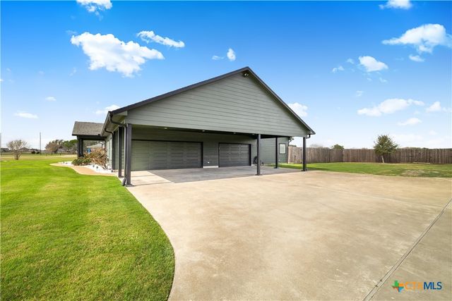 1118 E Maxwell Ditch Road, Port Lavaca, TX 77979