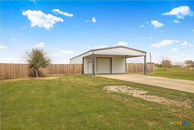 1118 E Maxwell Ditch Road, Port Lavaca, TX 77979