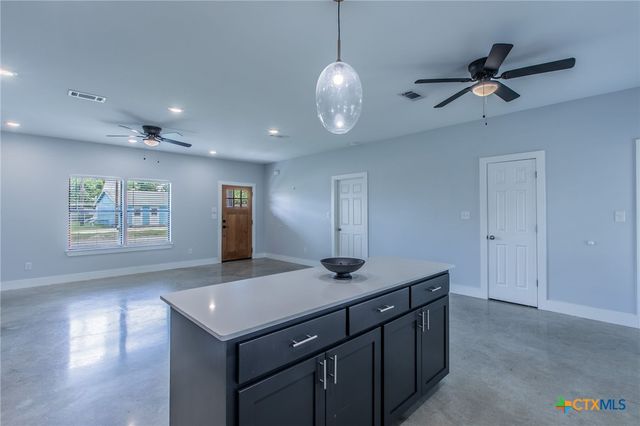 107 S LEXINGTON Street, Holland, TX 76534