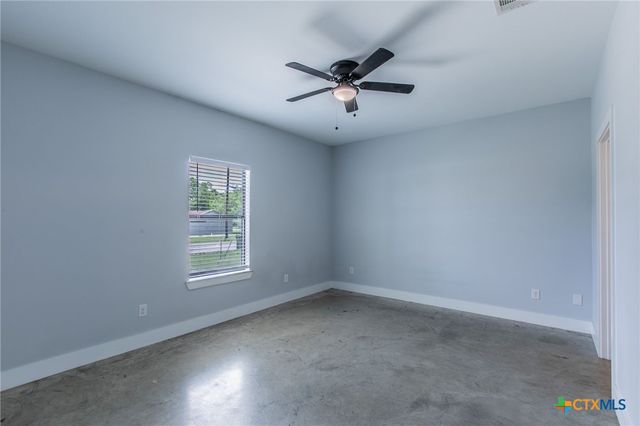 107 S LEXINGTON Street, Holland, TX 76534