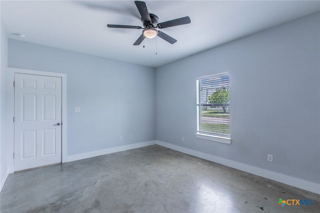 107 S LEXINGTON Street, Holland, TX 76534