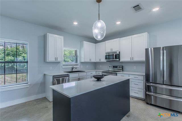 107 S LEXINGTON Street, Holland, TX 76534