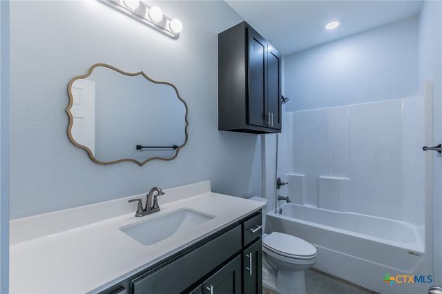 107 S LEXINGTON Street, Holland, TX 76534