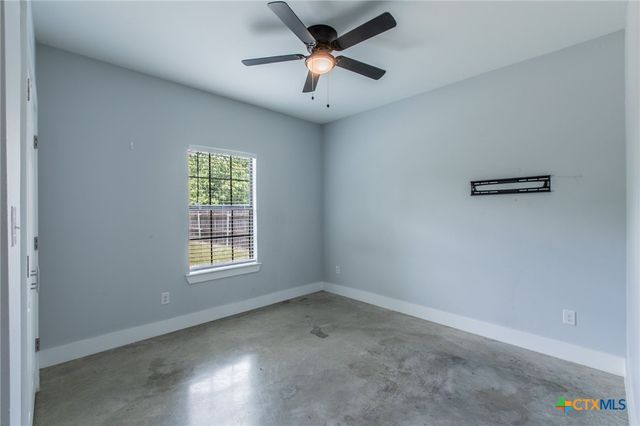 107 S LEXINGTON Street, Holland, TX 76534