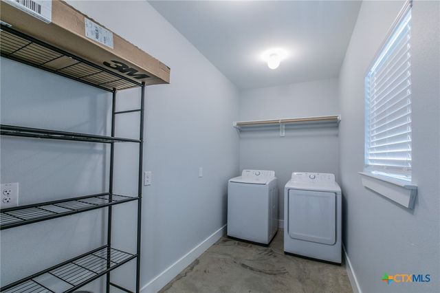 107 S LEXINGTON Street, Holland, TX 76534