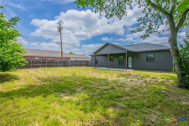 107 S LEXINGTON Street, Holland, TX 76534