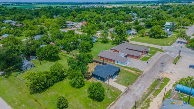 107 S LEXINGTON Street, Holland, TX 76534