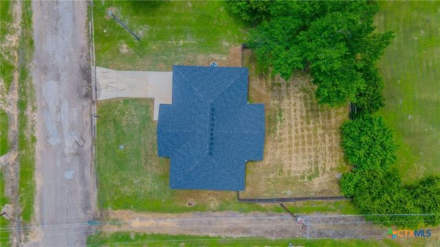 107 S LEXINGTON Street, Holland, TX 76534
