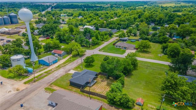 107 S LEXINGTON Street, Holland, TX 76534