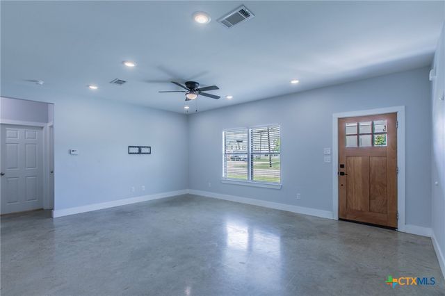 107 S LEXINGTON Street, Holland, TX 76534