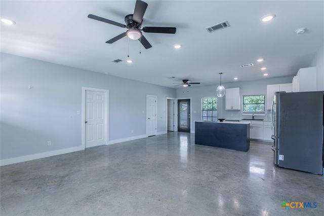 107 S LEXINGTON Street, Holland, TX 76534