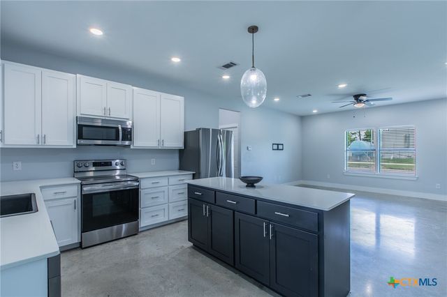 107 S LEXINGTON Street, Holland, TX 76534