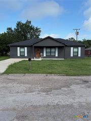 107 S LEXINGTON Street, Holland, TX 76534