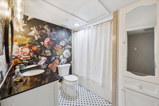 7555 Katy Fwy Freeway 138, Houston, TX 77024