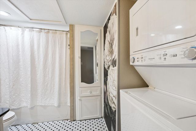 7555 Katy Fwy Freeway 138, Houston, TX 77024