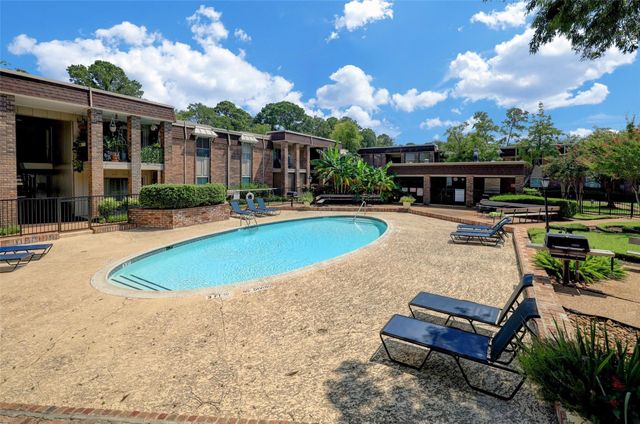 7555 Katy Fwy Freeway 138, Houston, TX 77024