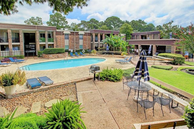 7555 Katy Fwy Freeway 138, Houston, TX 77024