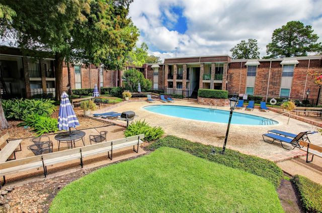 7555 Katy Fwy Freeway 138, Houston, TX 77024