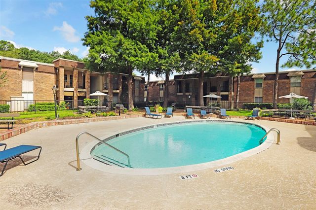 7555 Katy Fwy Freeway 138, Houston, TX 77024