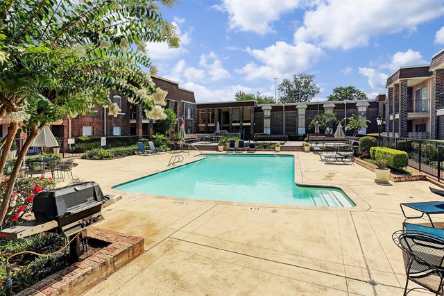 7555 Katy Fwy Freeway 138, Houston, TX 77024