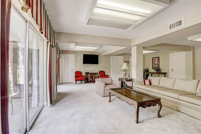 7555 Katy Fwy Freeway 138, Houston, TX 77024