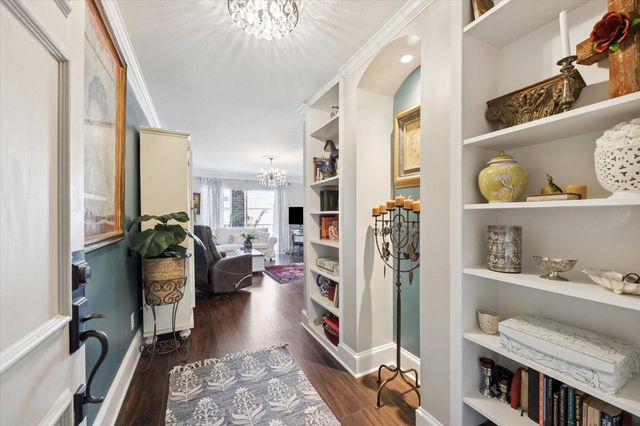 7555 Katy Fwy Freeway 138, Houston, TX 77024