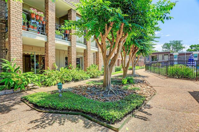 7555 Katy Fwy Freeway 138, Houston, TX 77024