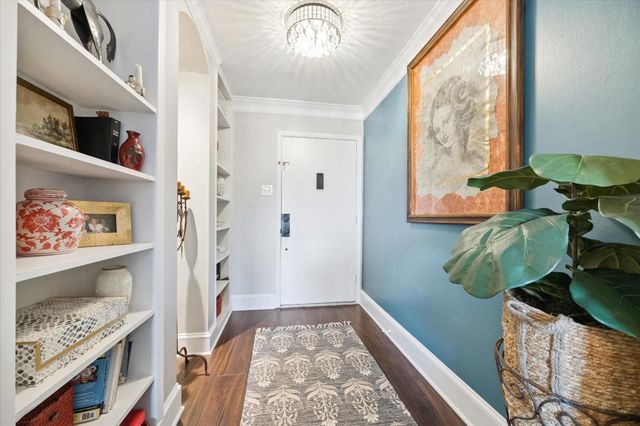 7555 Katy Fwy Freeway 138, Houston, TX 77024