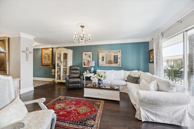 7555 Katy Fwy Freeway 138, Houston, TX 77024