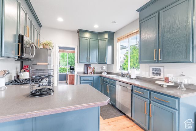 17 S BELMONT DR, Farmington, UT 84025